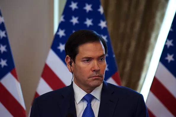 Rubio afirmou que todos esperavam um segundo turno no Brasil após o primeiro turno ter tido Flávio Bolsonaro com 47,03%…
