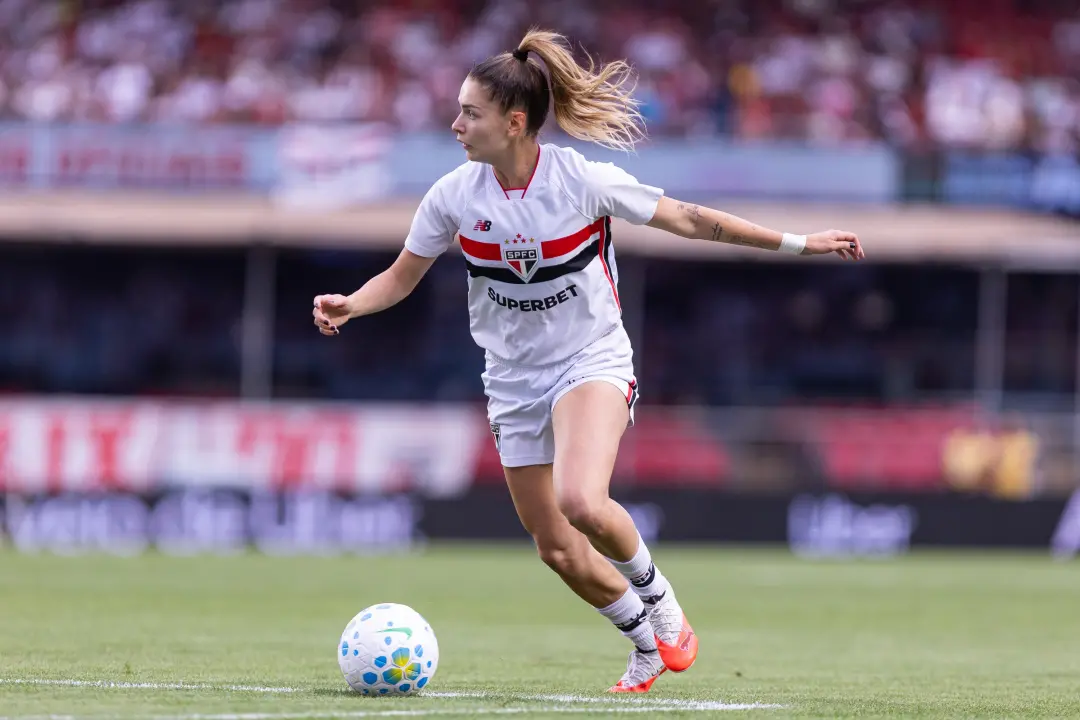 Carol Gil, do São Paulo, foi chamada para a seleção brasileira em substituição a Thais Ferreira, do Corinthians, na dat…