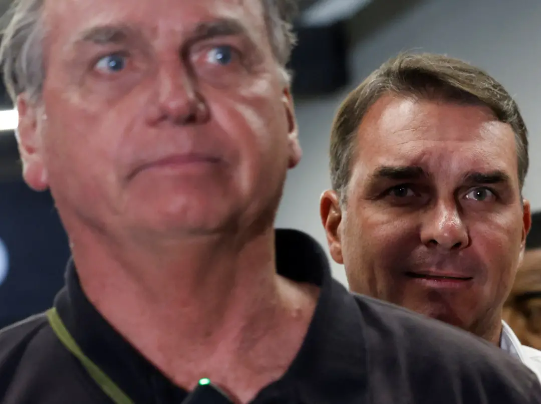 Valdemar Costa Neto disse que Bolsonaro vai participar muito do futuro governo Flávio Bolsonaro, mas sem cargo federal.…