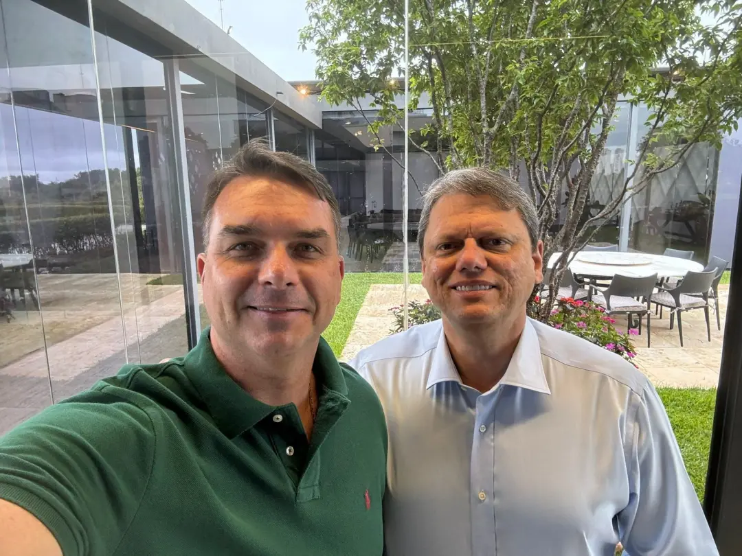 Tarcísio de Freitas vai reunir com Flávio Bolsonaro em Brasília esta noite para definir a participação dele na campanha…