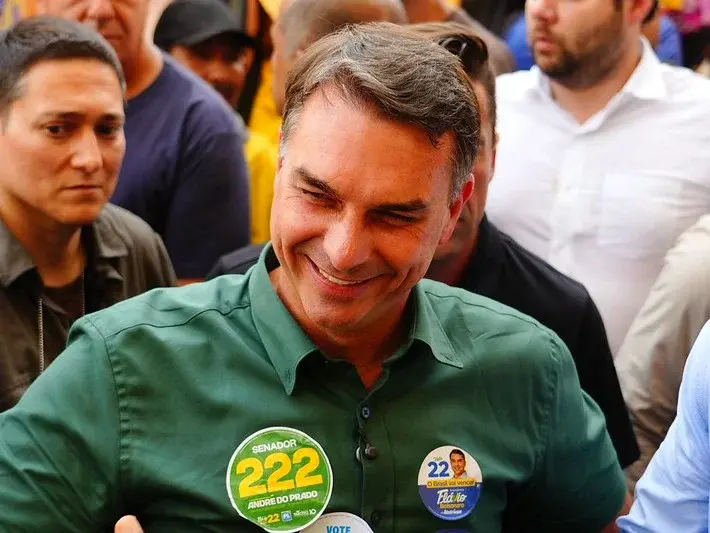 O PL elegeu 19 senadores e 121 deputados federais, e Flávio Bolsonaro falou que isso cria base favorável a um governo d…