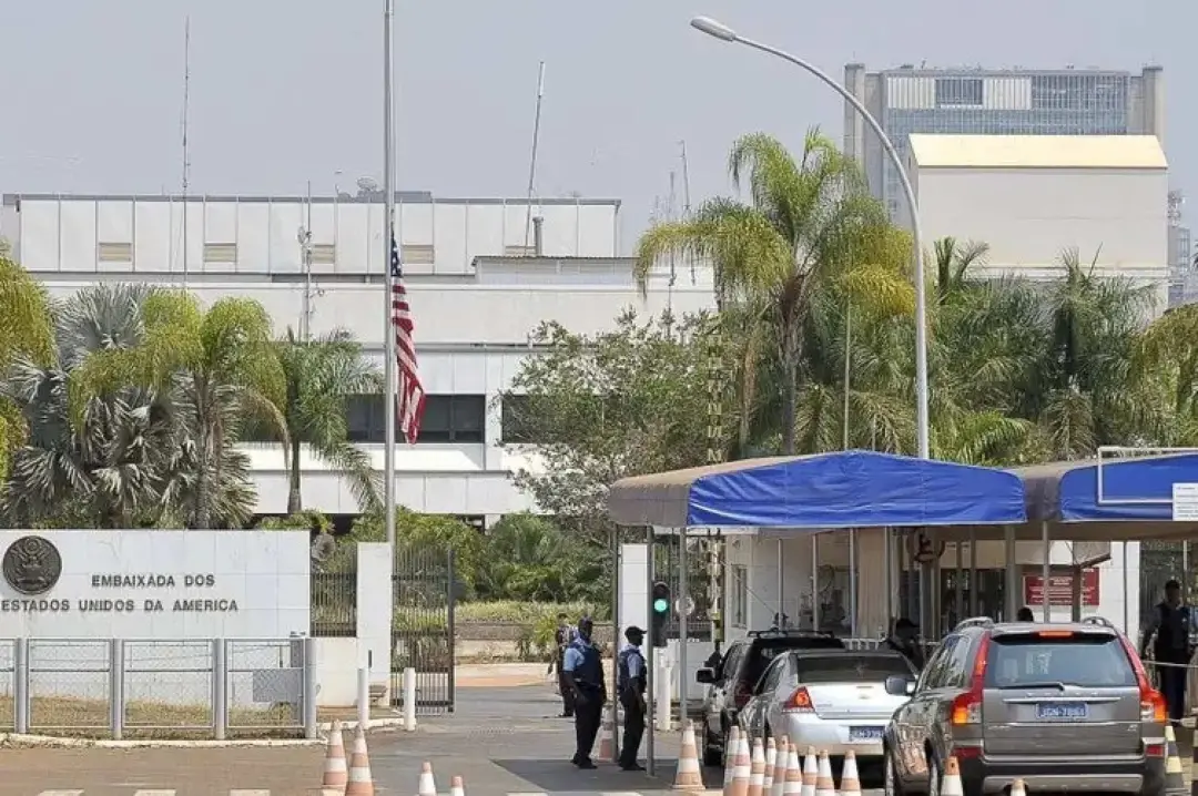 Embaixada e consulados dos EUA no Brasil voltaram a atender após suspensão por questões de segurança na sexta. A suspen…