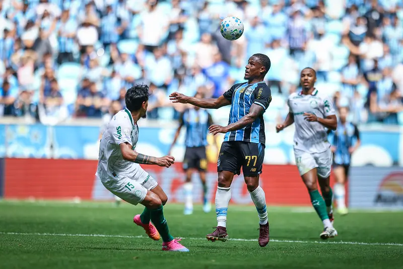 Jovane Cabral, atacante do Grêmio, sofre lesão muscular de grau 2 na coxa esquerda e vai ficar de fora por uns 20 dias.…