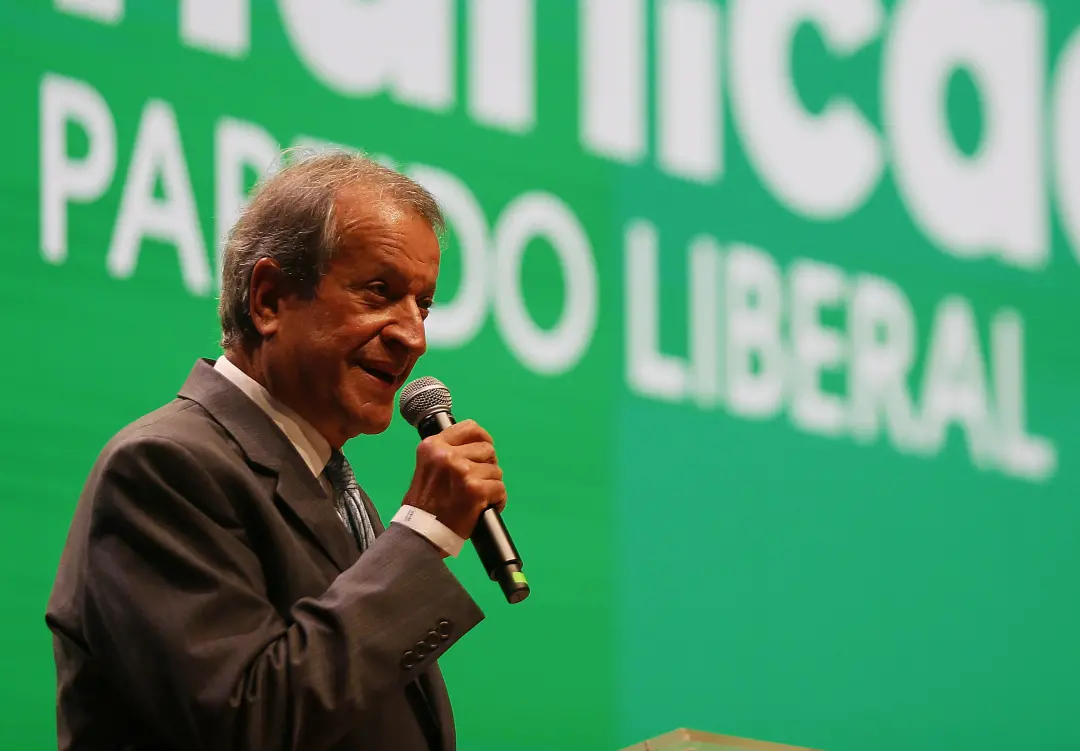 Valdemar Costa Neto disse que Bolsonaro pode ser candidato em 2030 se Flávio for eleito presidente. Ponderar os cenário…