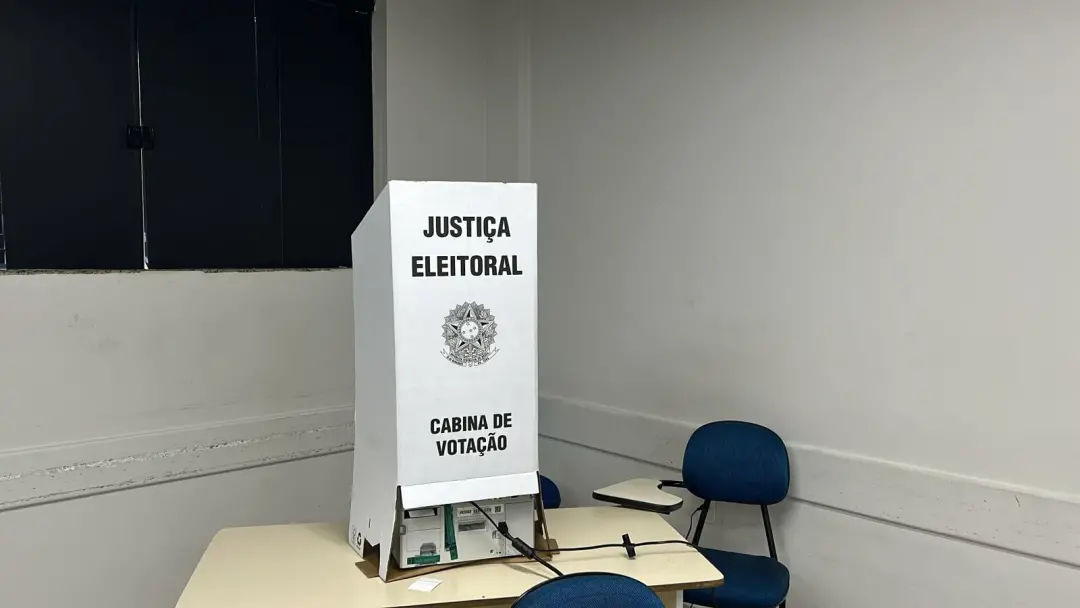 Rondônia, 274.695 eleitores não votaram no primeiro turno, taxa de abstenção de 21,71%. Esse número alto mostra uma cer…