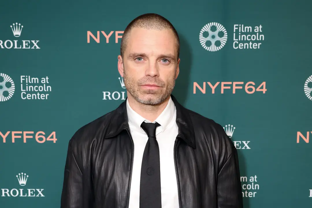 Sebastian Stan, em Fjord, representa um pai romeno conservador que sofre discriminação religiosa após mudar para uma ci…