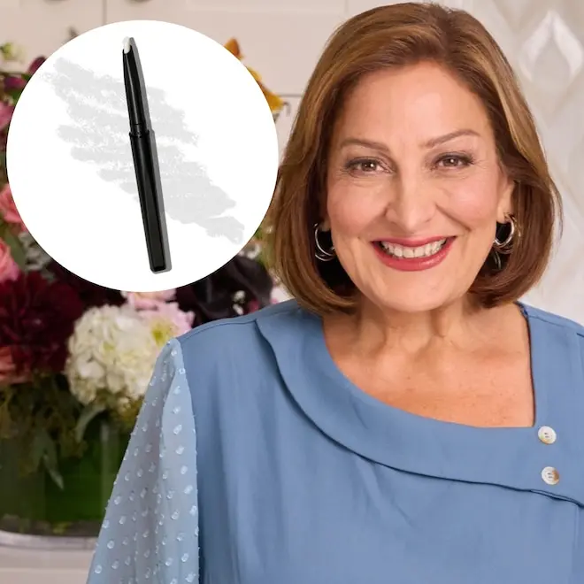 Laura Geller tá mostrando no Prime Day os maquiages que ela usa, tipo um delineador de lábios invisível. Acho legal ver…