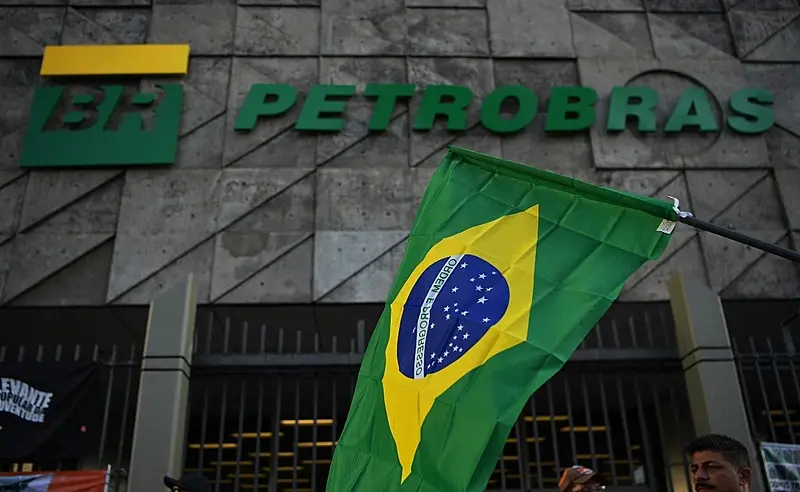 Ibovespa subiu 8,47% na segunda, com Petrobras avançando 9,09% e varejistas como Magazine Luiza subindo 24,97%. Esse mo…