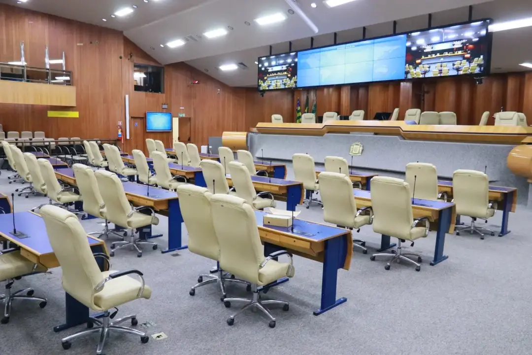 Goiânia terá 7 novos vereadores a partir de 2027, com mudanças previstas nas bancadas da Câmara. É um movimento polític…