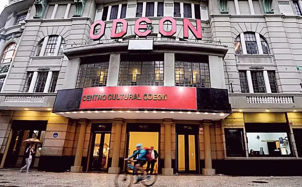 Cine Odeon na Cinelândia reabre comercial com o programa Reviver Cinema. É importante recuperar esses cinemas de rua, e…