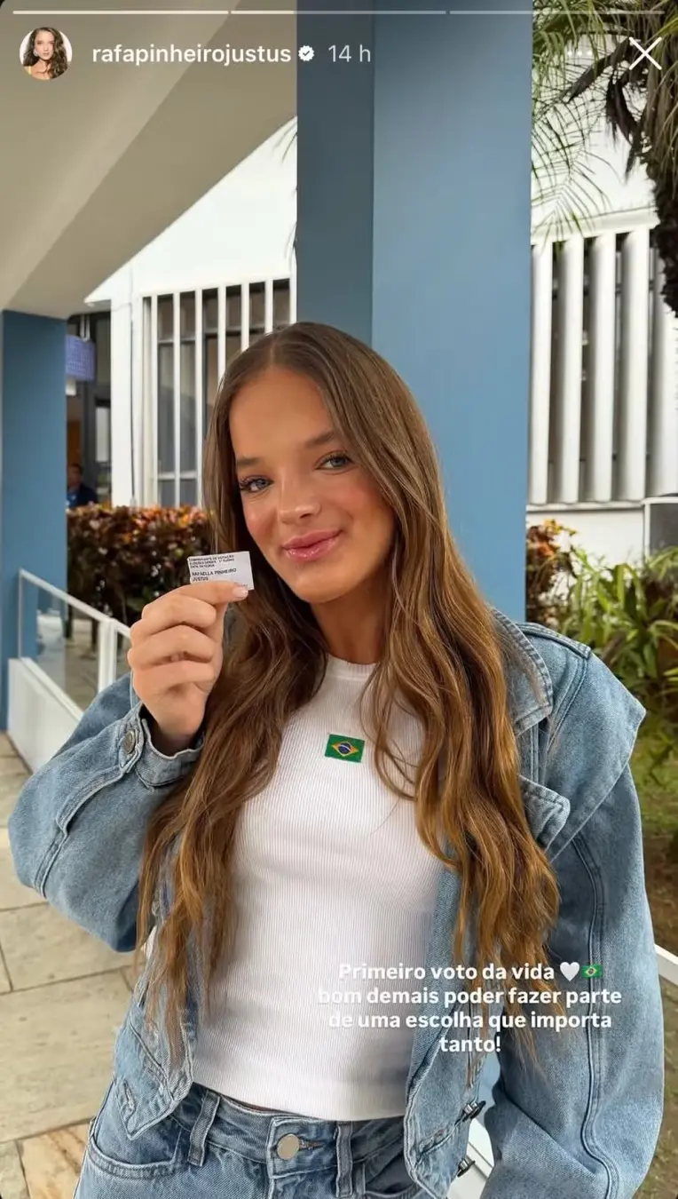 Rafaella Justus expôs ataques ofensivos recebidos por seu Instagram depois de postar sobre o primeiro voto. Essa violên…