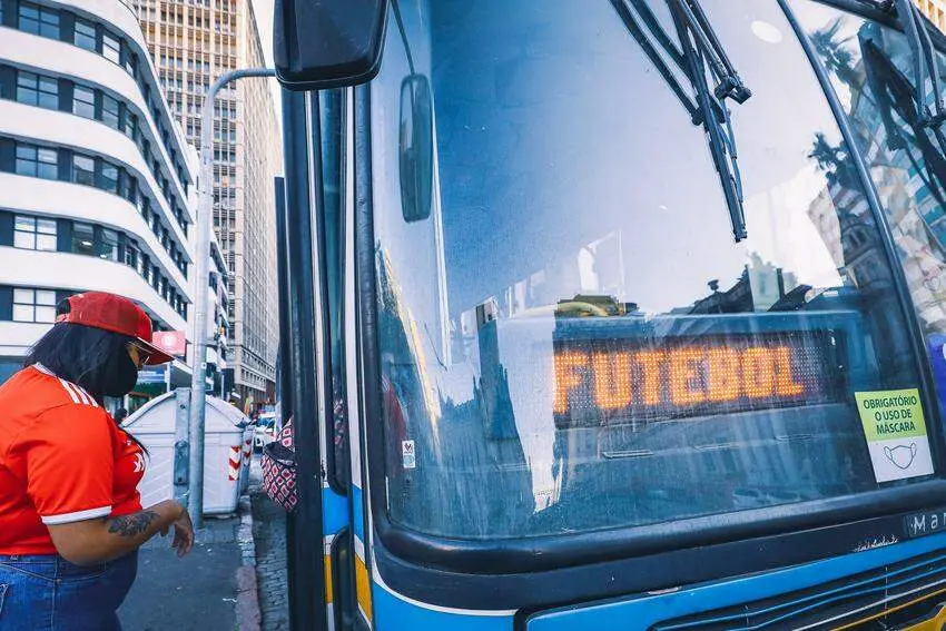 Cinco ônibus especiais para ida e cinco para volta esperados para o jogo no Beira-Rio, com operação começando às 16h30m…