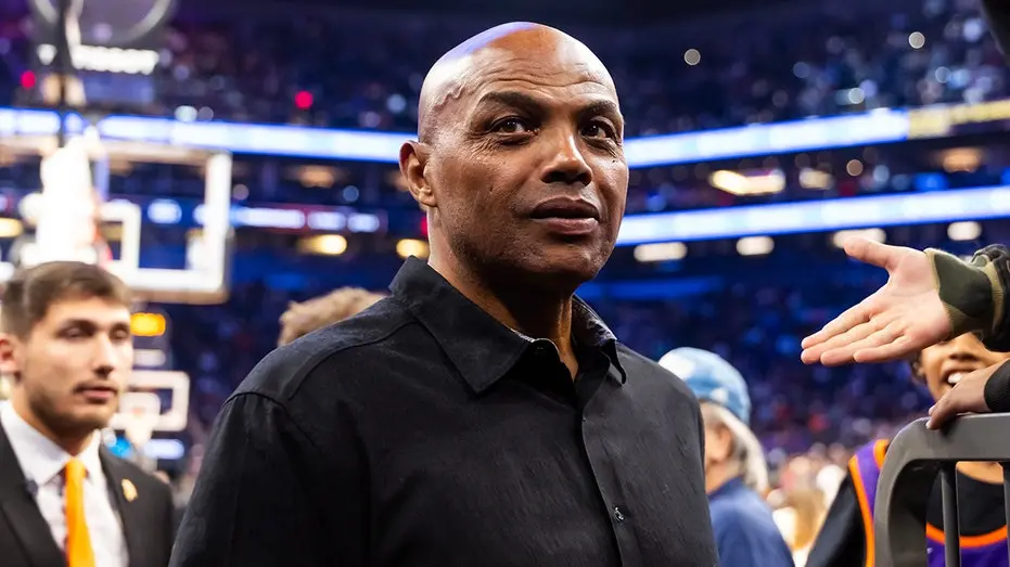 Charles Barkley falou com Chris Cuomo sobre as propostas de esquerda, como a abolição do ICE e a falta de polícia. Ele …