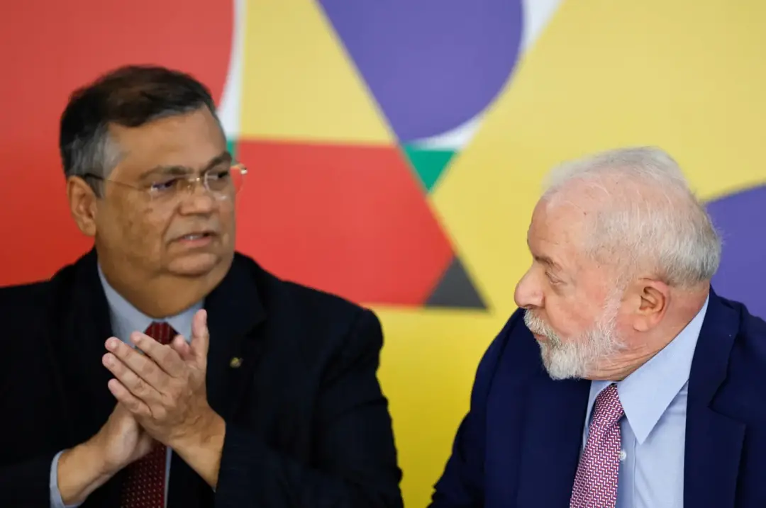 Flávio Dino postou imagem de Ulysses Guimarães destacando a Constituição de 1988. Aquele trecho fala de discordar sim, …