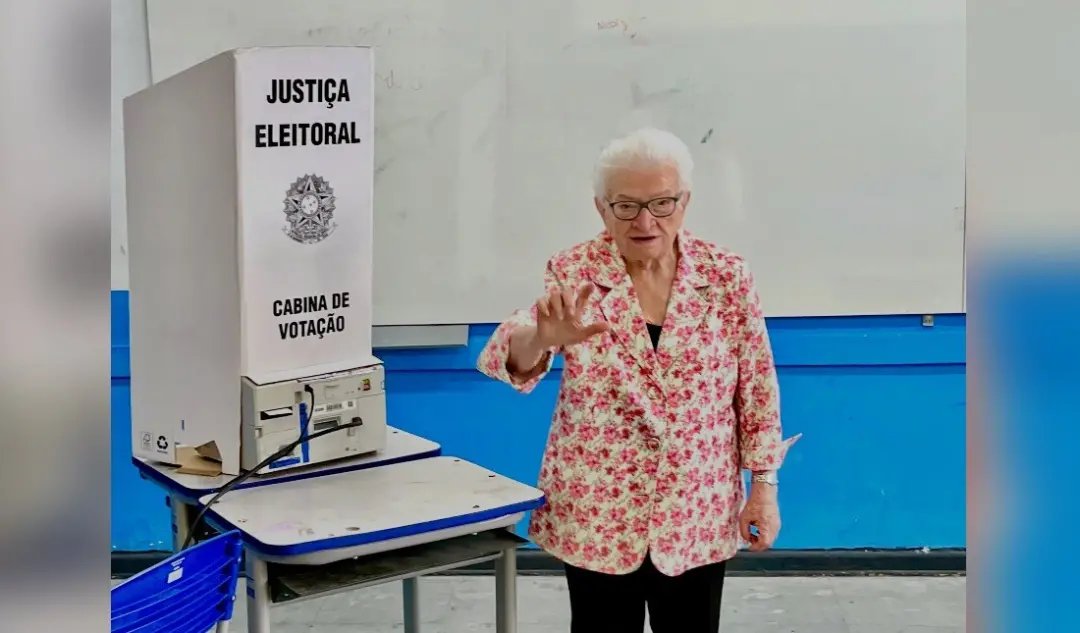 Luiza Erundina, aos 91 anos, se torna a deputada eleita mais velha da Alesp com 169567 votos. É impressionante a longev…
