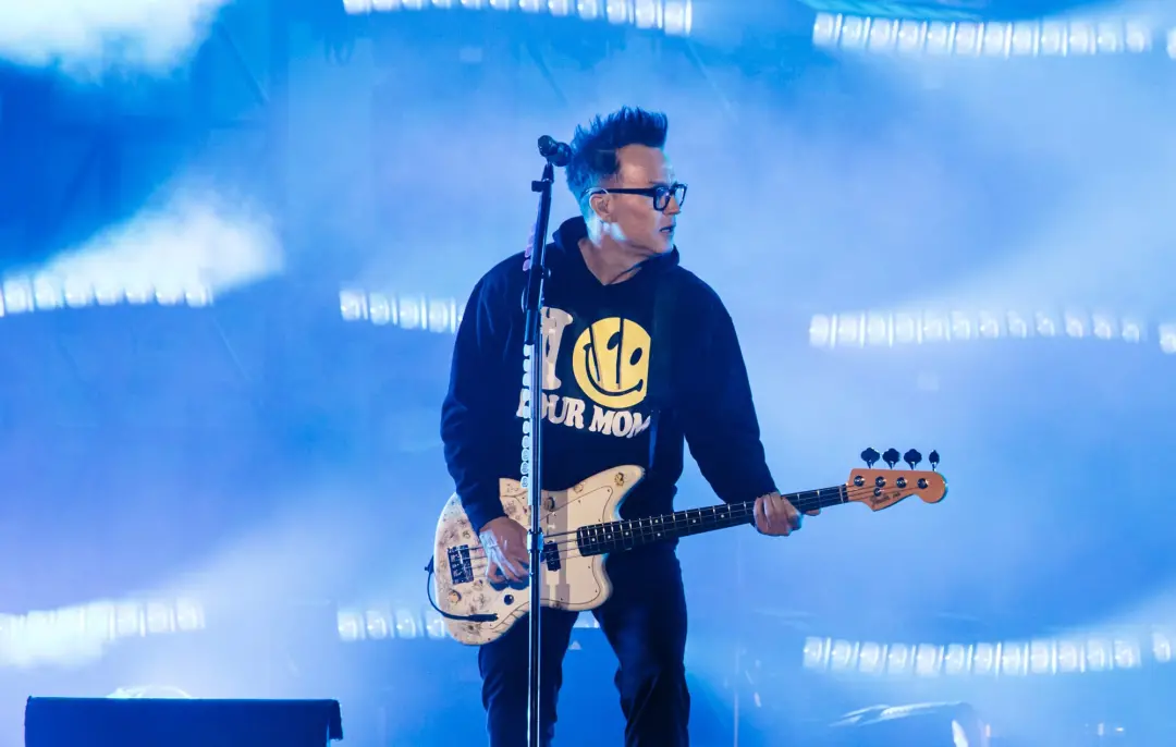 Blink-182 tocou um show privado em Zenyara, no Vale de Coachella, na Califórnia, apresentando faixas como All The Small…