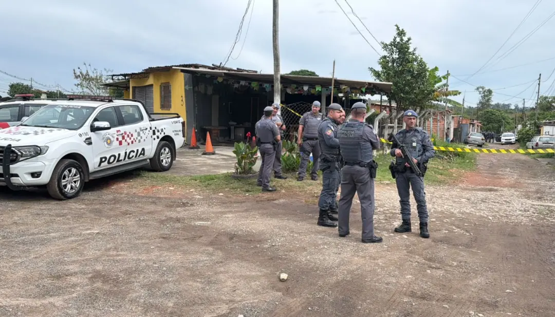 Um homem de 33 anos faleceu em confronto com a Polícia Militar na comunidade Lago Negro, em Piracicaba. A corporação al…