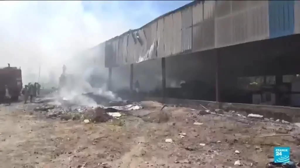 Governo do Iemen anunciou uma ofensiva contra o território controlado pelos rebeldes Houthis. O presidente Rashad al-Al…