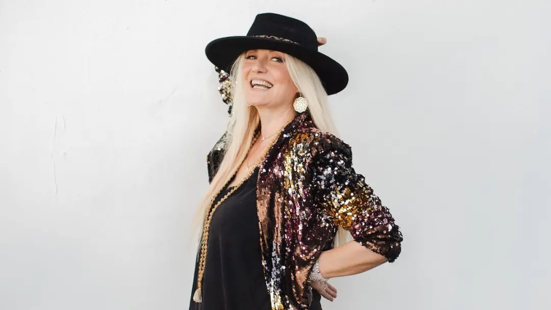 Sass Jordan, cantora canadense, faleceu aos 65 anos em 2 de outubro. Ela ajudou a iniciar a carreira de Taylor Hawkins,…