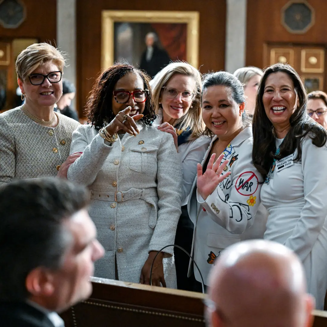 Mais mulheres esperadas na Câmara dos Estados Unidos após as eleições de meio de mandato. O apoio às candidatas em dist…