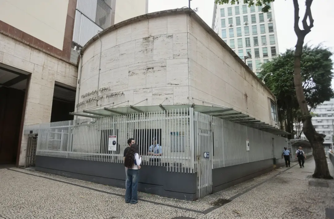 Embaixada e consulados dos EUA voltaram aos serviços presenciais em Brasília, São Paulo, Rio de Janeiro, Porto Alegre e…