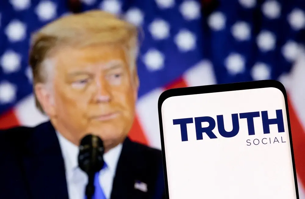 Trump mencionou que 125 milhões de pessoas votaram no primeiro turno do Brasil no mesmo dia. Ele comparou isso com os E…