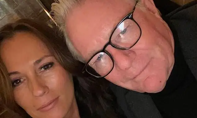 Jim Davidson, 72 anos, cancelou o sexto casamento após o término com a noiva Natasha, 23 anos mais nova. A mudança de v…