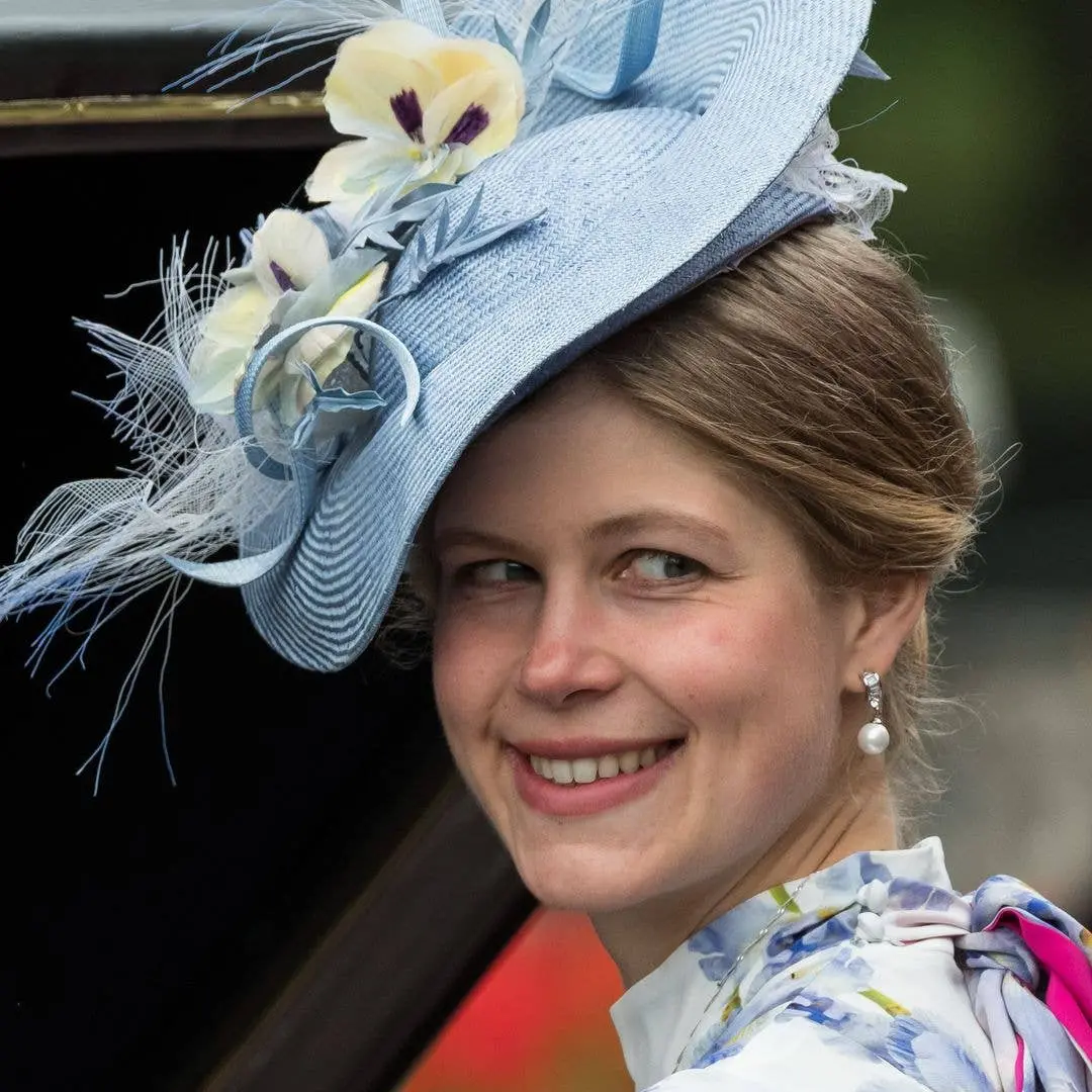 Lady Louise Windsor no debate sobre ser uma royal atuante. Acredito que a posição dela deve ser baseada em mérito e não…