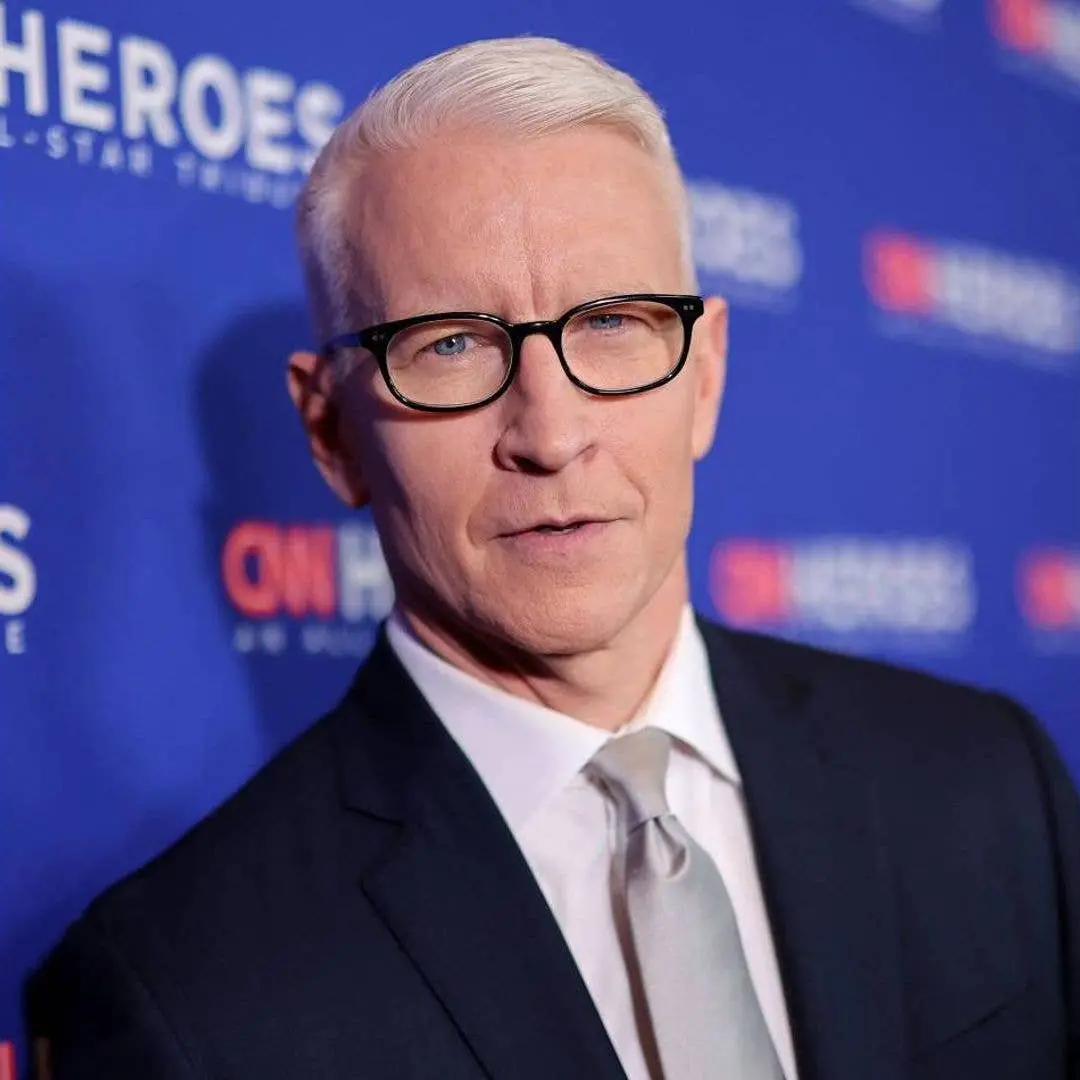 Anderson Cooper tem raízes na dinastia Vanderbilt, chegando a um patrimônio de bilhões de dólares. Isso mostra como o d…