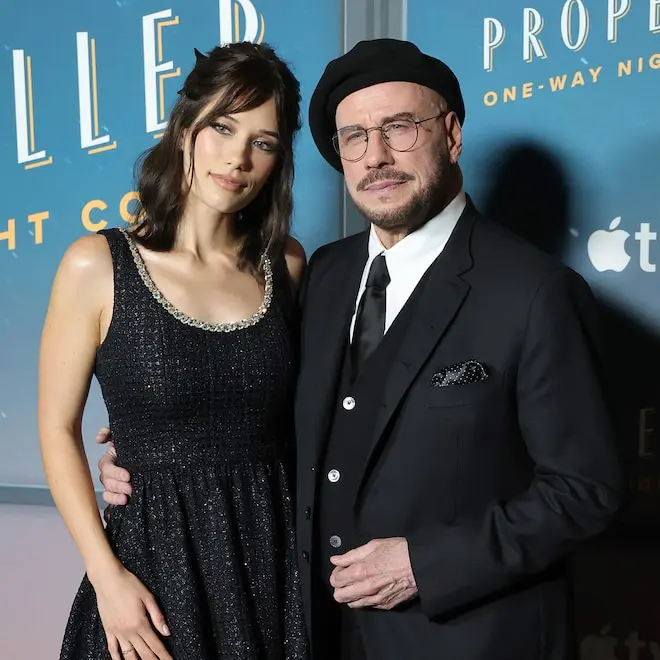Ella Bleu, filha de John Travolta, fez sua estreia na Paris Fashion Week. Isso mostra o quanto a moda está cada vez mai…