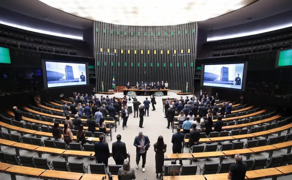 Distrito Federal não elegeu nenhuma mulher para a Câmara, mesmo com duas senadoras eleitas. Essa ausência na Câmara mos…