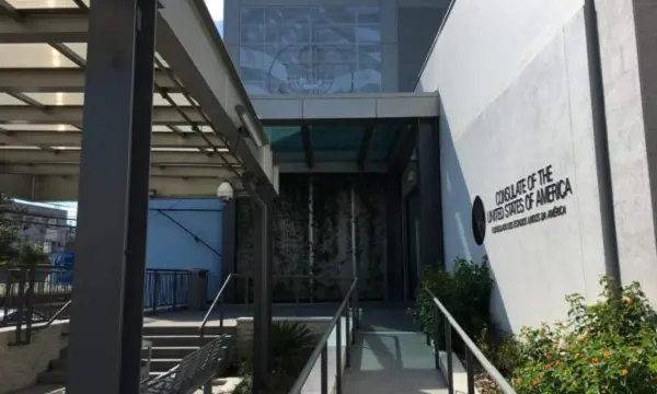 Os Estados Unidos reabriram a Embaixada em Brasília e os consulados no Brasil nesta segunda, um dia após o primeiro tur…