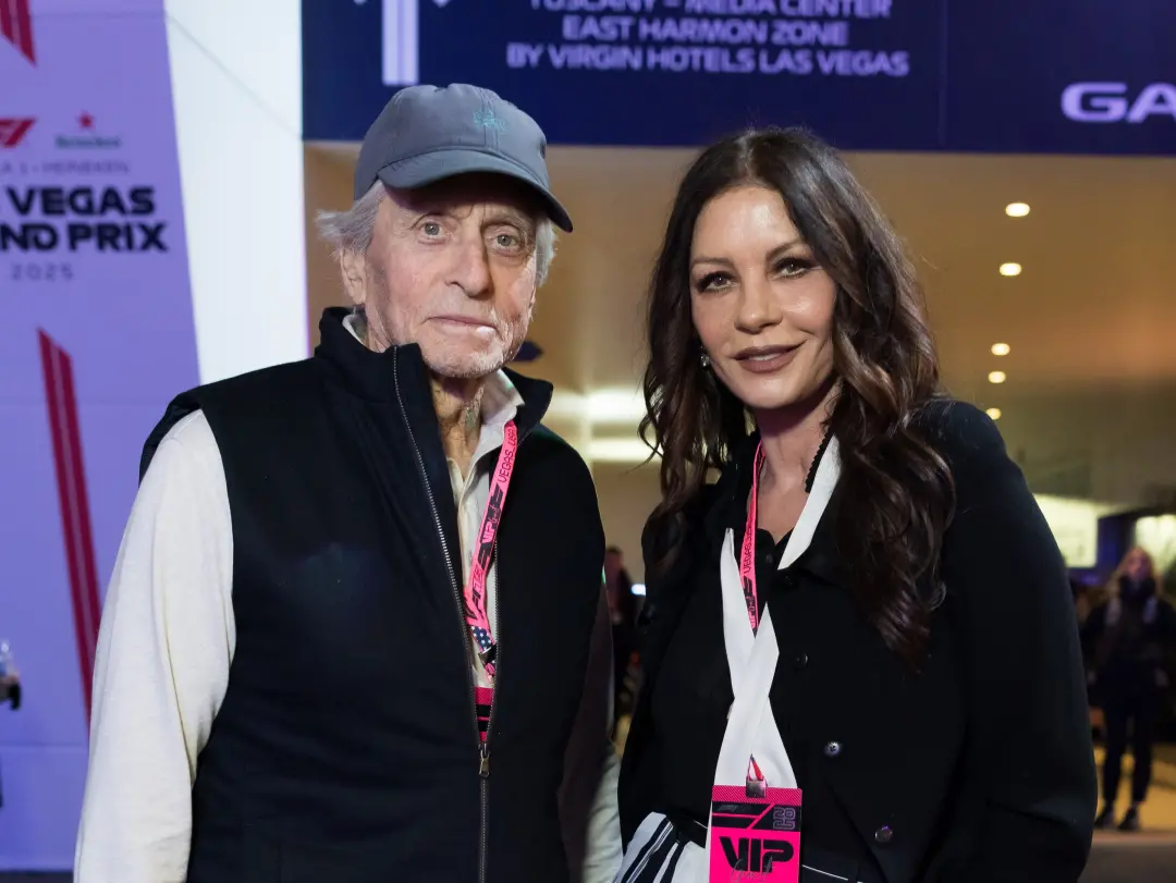 Michael Douglas conta em suas memórias que, quando Catherine Zeta Jones pediu monogamia, ele teve que ligar para cinco …