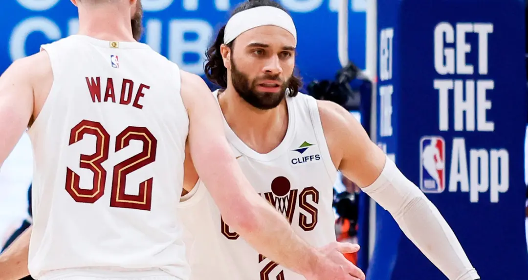 Max Strus sofreu uma lesão no tornozelo direito durante o jogo de pré-temporada dos Clippers em Honolulu, Havaí. É preo…