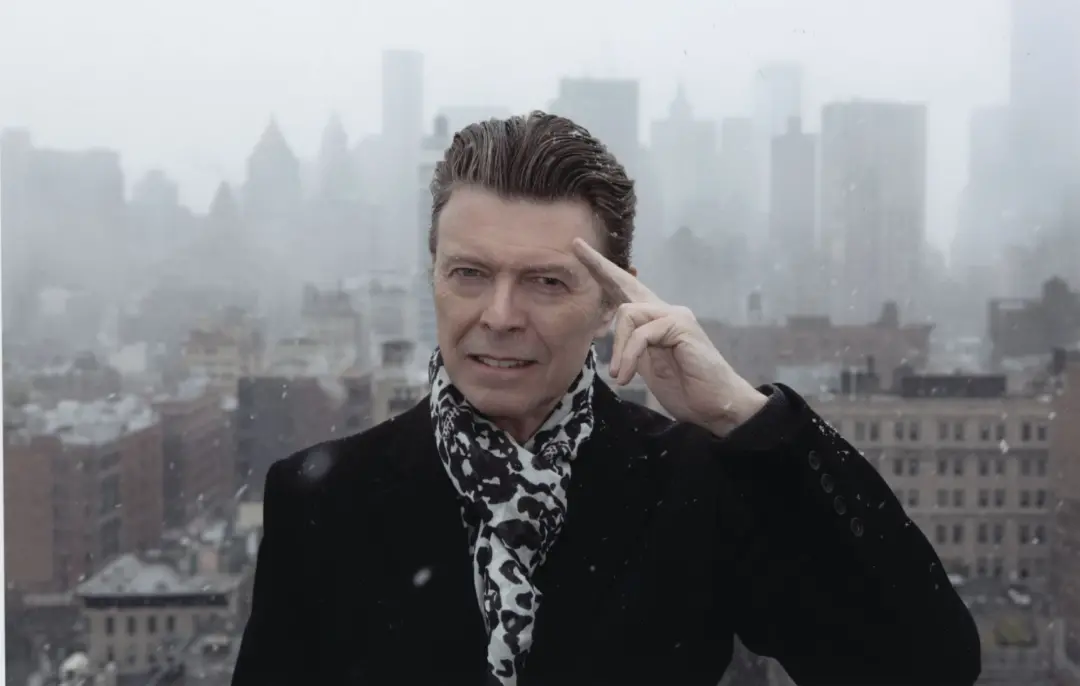 David Bowie comemora seus 80 anos em 2027 com eventos globais. Terão lojas imersivas em Seattle, Nova York e Chicago co…
