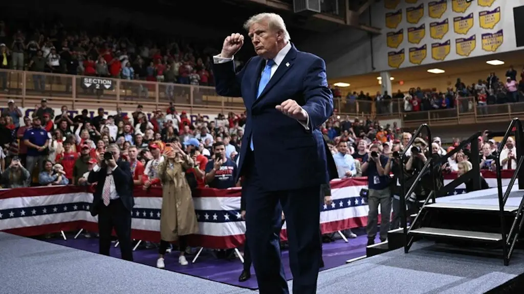 Trump comparou o sistema eleitoral brasileiro ao americano, elogiando a eficiência do primeiro turno com 125 milhões de…