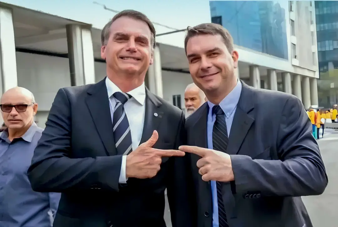 Flávio Bolsonho recebeu 47,03% dos votos válidos no primeiro turno de 2026, superando os 43,20% que Jair Bolsonaro obte…