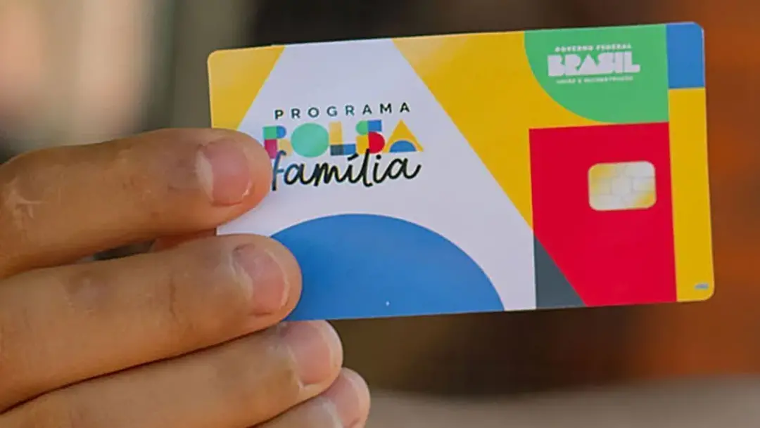 O valor mínimo do Bolsa Família subiu para R$ 691 com o reajuste de 15,04%. A mudança no auxílio reflete a necessidade …