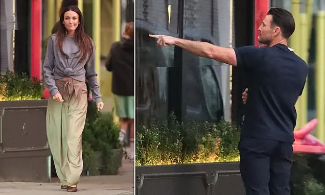 Michelle Keegan almoçou pizza com Mark Wright e a filha Palma no Cibo Hale Italian restaurant em Cheshire. A rotina fam…