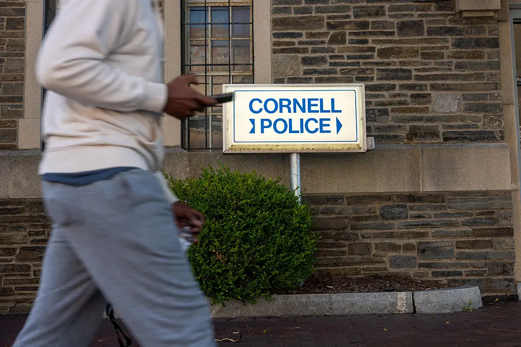 Cornell University vai olhar com seriedade as fraternidades e sororidades após alegações de agressão sexual. É importan…