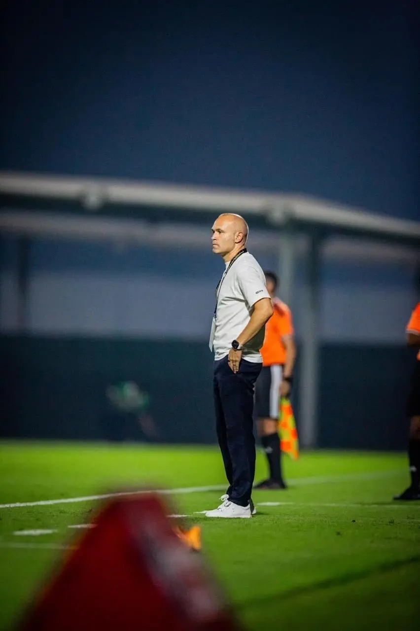 Andres Iniesta fala sobre a vontade de ser técnico do Barcelona, após se aposentar em 2024. Ele diz que é mais estressa…