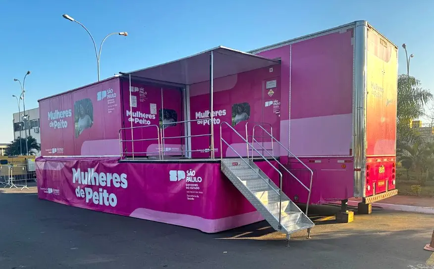 Carretas de mamografia vão passar por 15 cidades de São Paulo neste Outubro Rosa. O exame é gratuito para mulheres de 5…