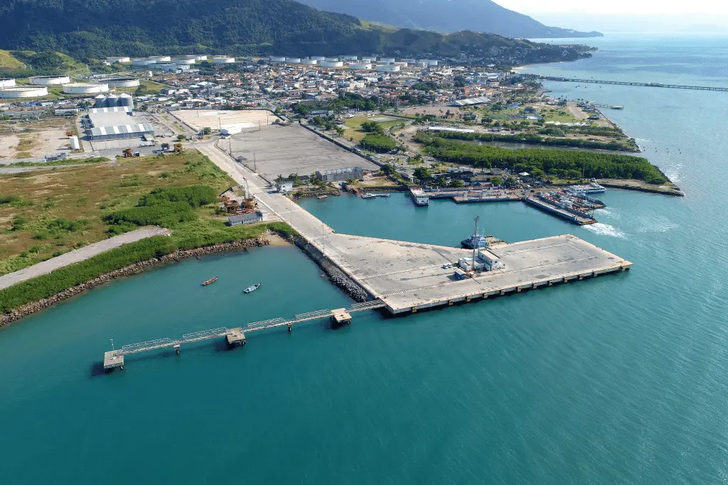 Três transformadores de 342 toneladas cada foram embarcados no Porto de São Sebastião com destino à Arábia Saudita. Um …