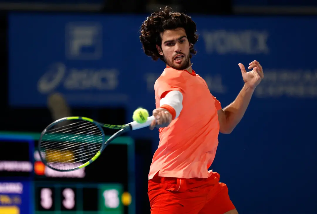 Alcaraz chega na final de Tóquio depois de vencer Munar por 5-7, 6-3 e 6-1. A luta foi dura, mas ele mostrou que tem fo…
