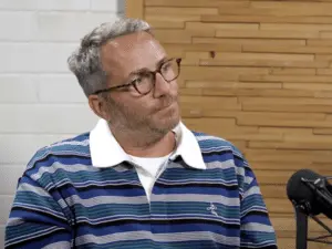 Fundador da Veja fala sobre a vontade da marca de tênis por mais lojas físicas. Essa busca por presença maior mostra co…