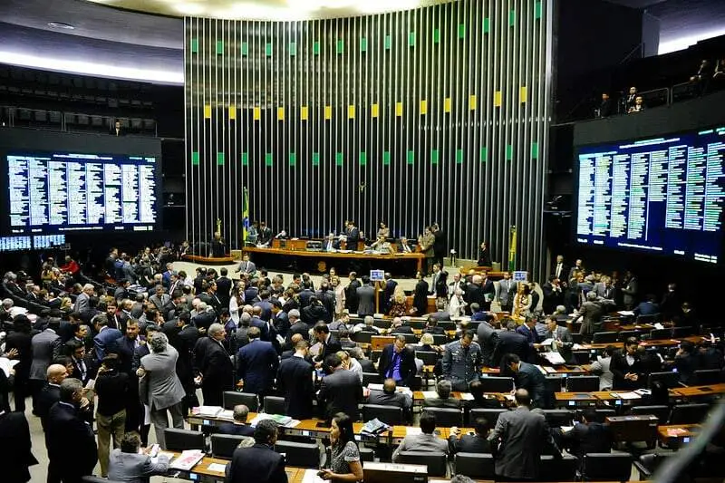 PL com 28 senadores, a maior bancada no Senado a partir de 2027, com PT ficando em segundo lugar com 9 senadores. É um …