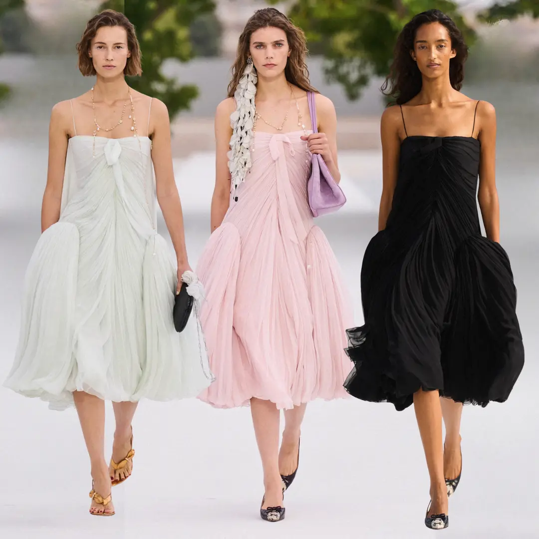 Jonathan Anderson lançou em Paris os vestidos de chiffon com efeito pétala para a primavera/verão de 2027. A tendência …