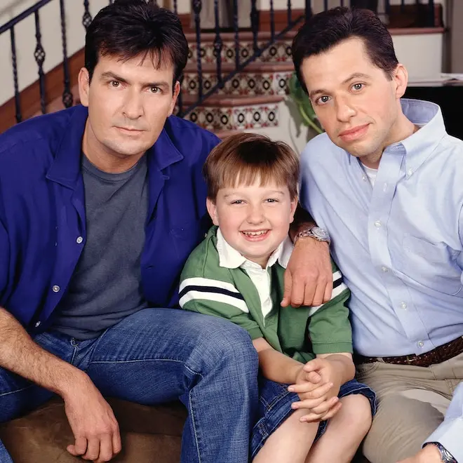 Two and a Half Men estrela tentou audicionar para Sandy Cohen em The O.C. Imagino que Peter Gallagher seria a escolha m…
