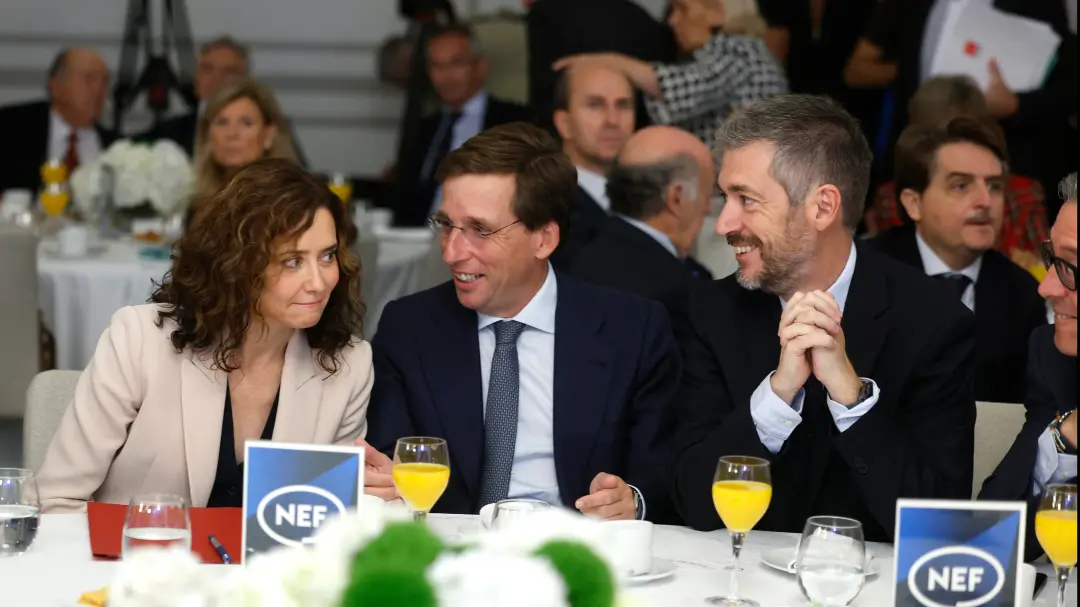 Ayuso fala sobre as horas decisivas até o dia 29 de novembro nas eleições espanholas. Ela diz que o adiantamento que Sá…