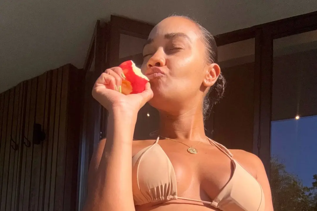 Leigh-Anne Pinnock completou 35 anos e celebrou com viagem à costa enquanto esperava o nascimento do terceiro filho. Ve…